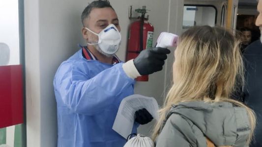 Coronavirus en Argentina: 49,8% de los casos se relaciona con viajes al exterior