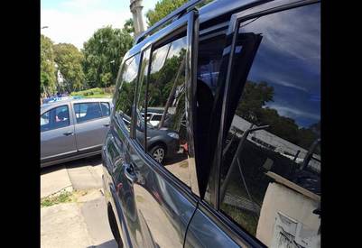 Desde el celular trabó las puertas de su camioneta y encerró a un ladrón