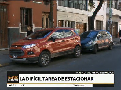 La difícil tarea de estacionar en la ciudad