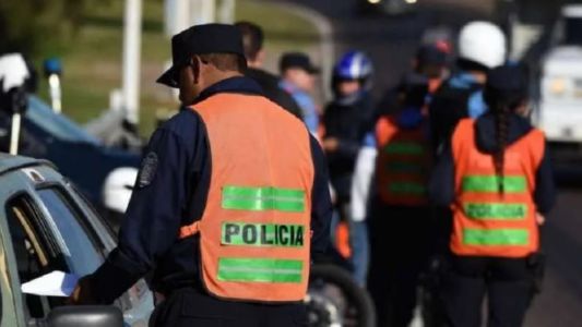 Violaron la cuarentena para ir a un asado y escondieron a sus hijos en el baúl