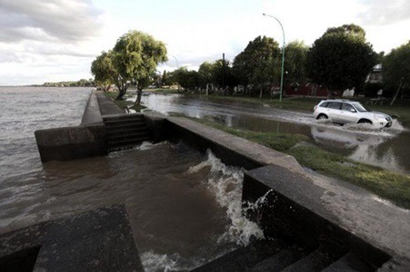 Alerta por crecida del Río de la Plata por fuertes vientos