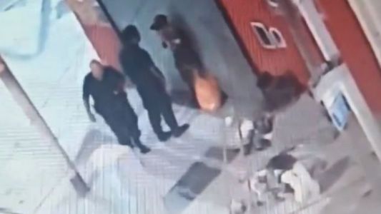Video documento: dos policías que maltratan a nenes en Avellaneda