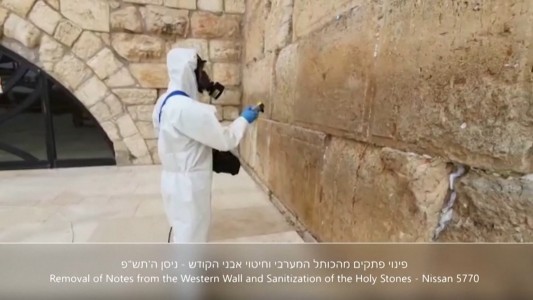 Coronavirus: Desinfección y distancia social en el Muro de los Lamentos