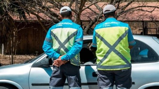 Venían de un asado y escaparon de un control: tenían a sus hijos en el baúl