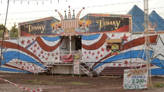Río Negro: 45 artistas viven la cuarentena encerrados en el circo y con donaciones de comida