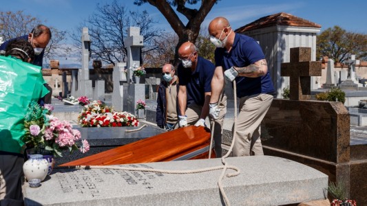 Coronavirus en España: nuevo máximo diario de muertos y más de 100 mil contagios