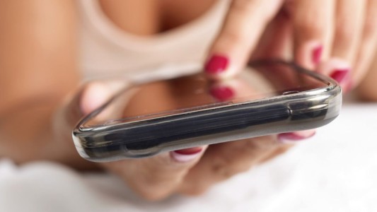 Coronavirus: autoridades recomiendan "sexting" y masturbación para evitar contagios en Irlanda