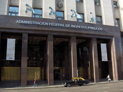 La AFIP aumentó los aportes para empleadas domésticas y el de obra social para monotributistas