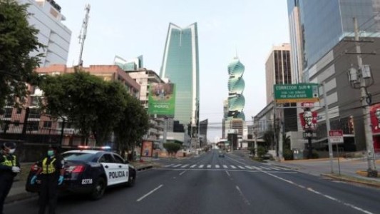 "Binarismo biológico": Panamá solo permite salidas de emergencia según el género