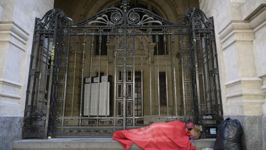 "A lo que tenemos miedo es al hambre, al coronavirus no": el aislamiento de indigentes