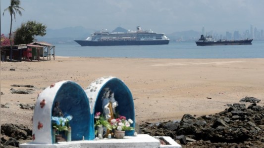 Autorizan al crucero "Zaandam" con pacientes con coronavirus a atracar en Florida