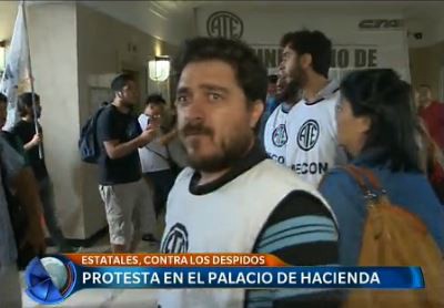 Protesta por despidos en el Ministerio de Economía