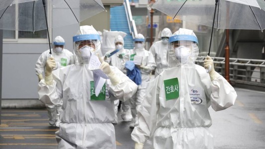 Investigan si el coronavirus se mantiene latente en las células humanas y se reactiva