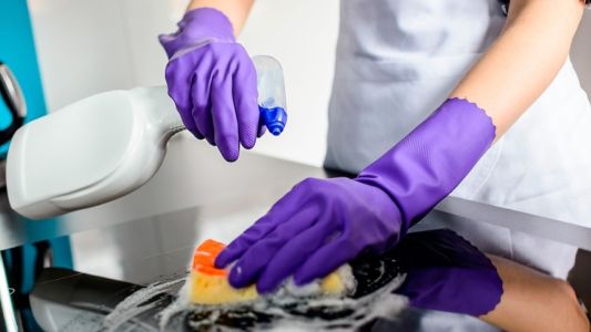 Coronavirus: Sociedad Argentina de Infectología insiste con el uso de detergente, jabón y lavandina