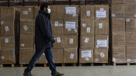 Detuvieron a un empresario acusado de robar dos millones de barbijos y venderlos a otro país