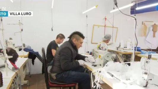 La cooperativa textil de la Iglesia de San Cayetano fabrica y dona barbijos
