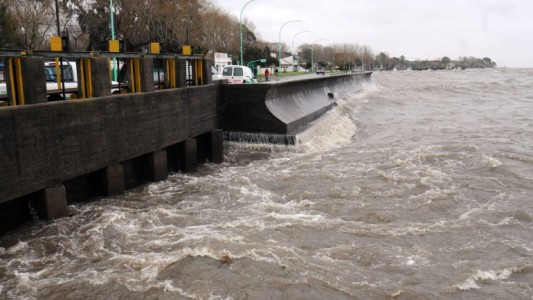 Alertan por una crecida del Río de la Plata a partir de esta tarde