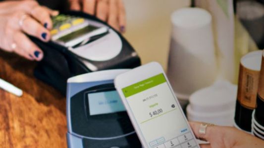 Kicillof presenta una app que permite cobrar y enviar dinero desde el celular