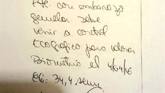Fue a dar a luz a mellizos, pero le entregaron un solo bebe