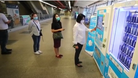 Así son las máquinas expendedoras de barbijos