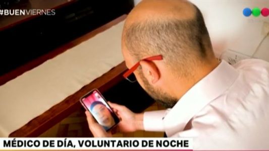 Médico 24 horas: de día trabaja en una clínica y de noche hace trabajo voluntario