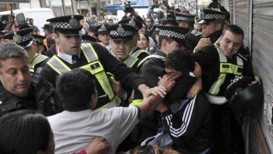 Incidentes en nuevo operativo contra los manteros en Flores