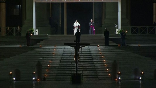 Coronavirus: El solitario Vía Crucis del Papa