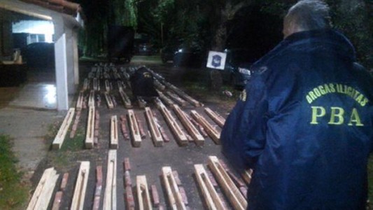 Secuestraron más de 300 kilos de marihuana escondidos en machimbre, cinco detenidos