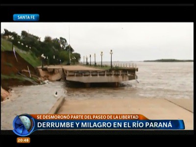 Video: el derrumbe del puente peatonal en la ciudad de San Lorenzo