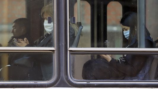 Desde el miércoles habrá que usar máscaras protectoras en comercios, transporte y oficinas públicas en la Ciudad de Buenos Aires