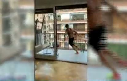 Armó un circuito de running en su departamento