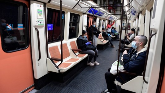 Coronavirus en España: tras nueva baja de muertes, regresan los trabajos no esenciales