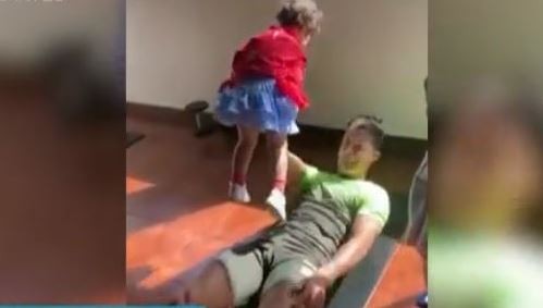 VIDEO: Cristiano Ronaldo entrena con sus hijos