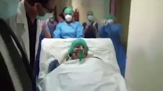 Coronavirus: Emotiva alta a turista argentina tras 22 días en terapia intensiva