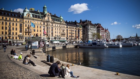 Coronavirus: dudas sobre el método flexible de Suecia para enfrentar la pandemia