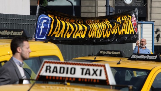 Taxistas se movilizan hoy al Obelisco en contra de Uber