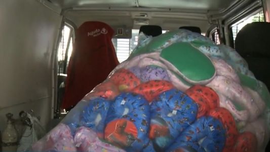 Coronavirus: detuvieron a 12 personas por vender pantuflas en una ambulancia