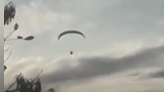 "No tengo contacto con nadie a 400 metros de altura": violó la cuarentena en parapente