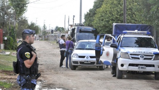 Buscan a un hombre que abusó de su hijastra de 12 años y le contagió enfermedad venérea