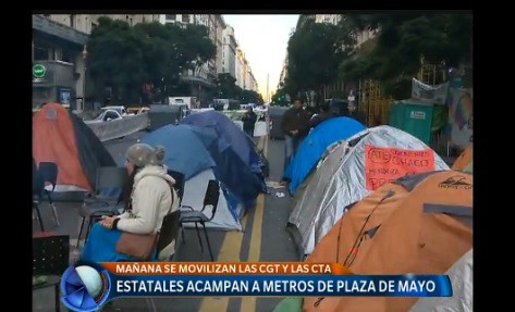 Estatales acampan a metros de Plaza de Mayo