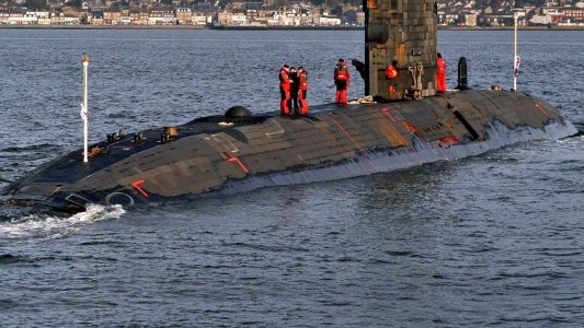 Fiesta en un submarino nuclear británico en plena cuarentena