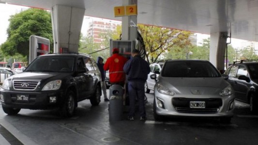 Otra vez suben los combustibles: la nafta aumentó casi un 10 por ciento