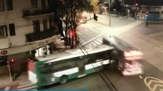 Video: así fue el choque de colectivos en Pompeya