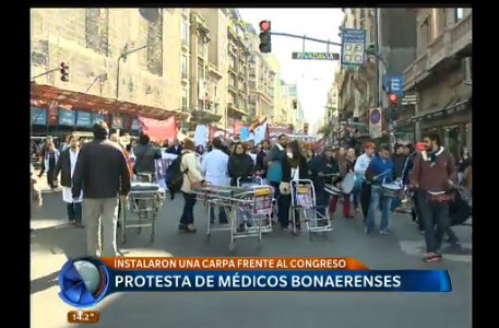 Protesta de médicos bonaerenses frente al Congreso