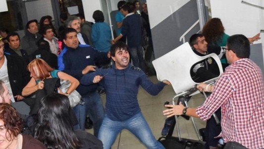 Difunden la foto del agresor que atacó con un cuchillo a vecinos de la Comuna 4