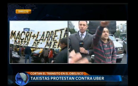 Video: taxistas en protesta contra Uber no dejan entrevistar a automovilistas