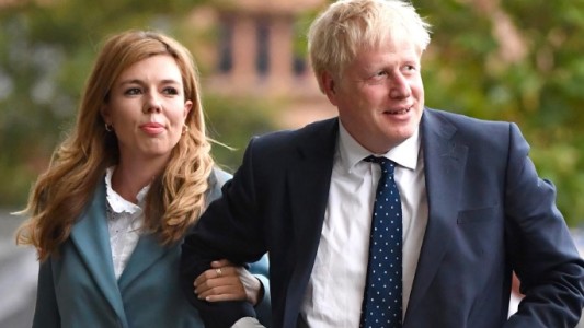 Boris Johnson le puso a su hijo el nombre de los médicos que lo salvaron del Covid-19
