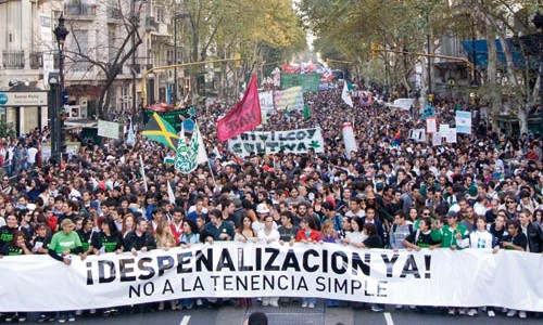 Multitudinaria marcha por la regulación de la marihuana