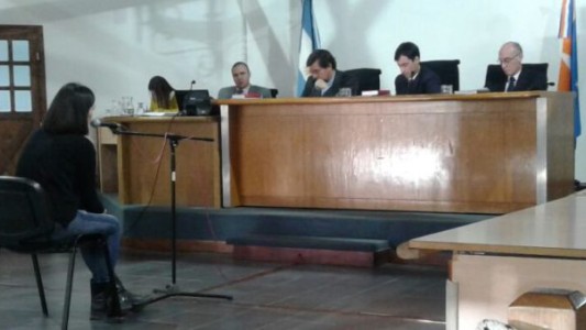 Condenaron a 16 años a una joven que mató a patadas a su bebé recién nacido