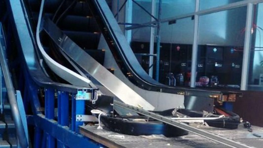 Escándalo en La Rioja: instalaron con dineros públicos una escalera mecánica que no llega al piso